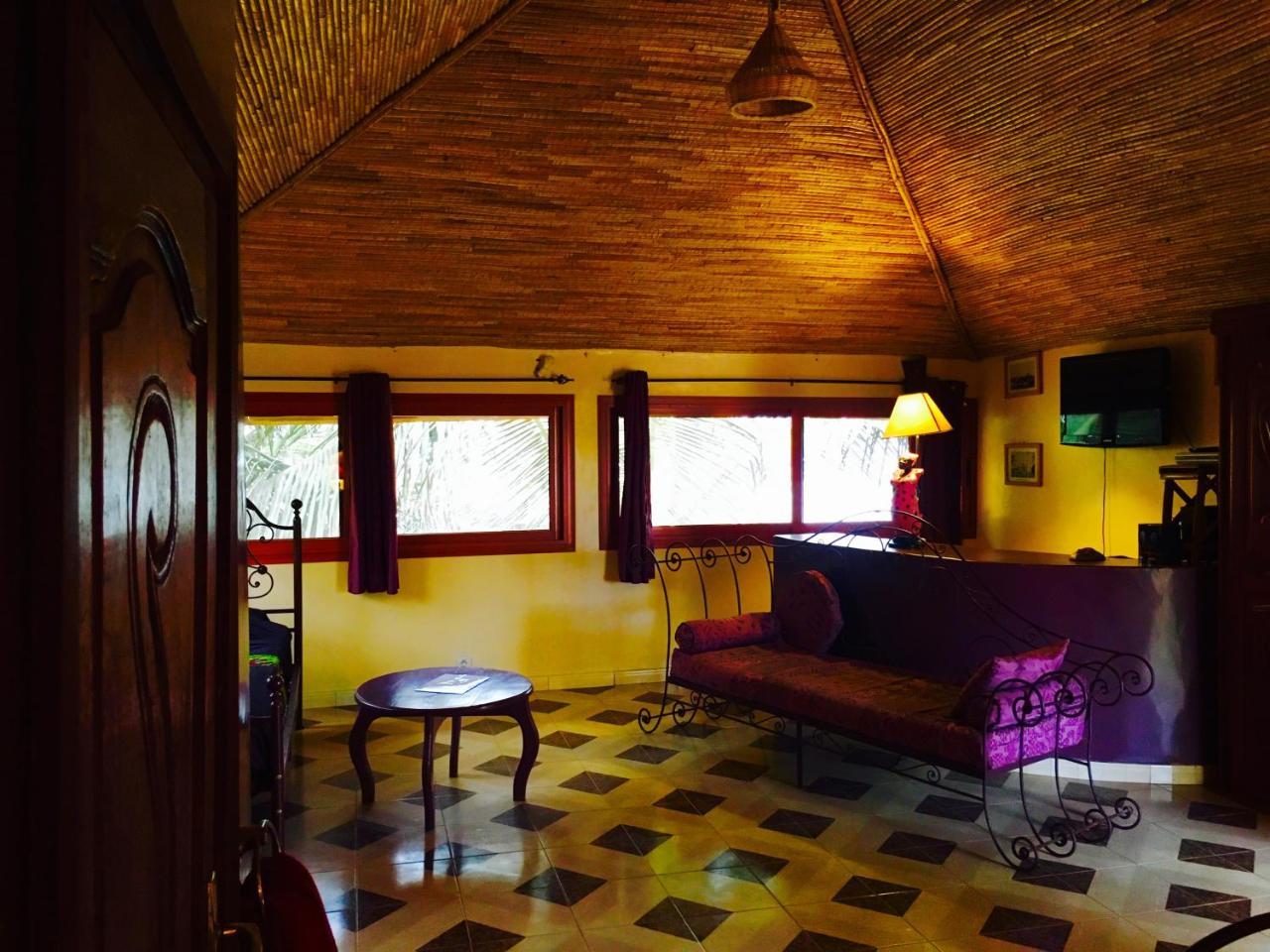 Maison Couleur Passion Nianing Luaran gambar